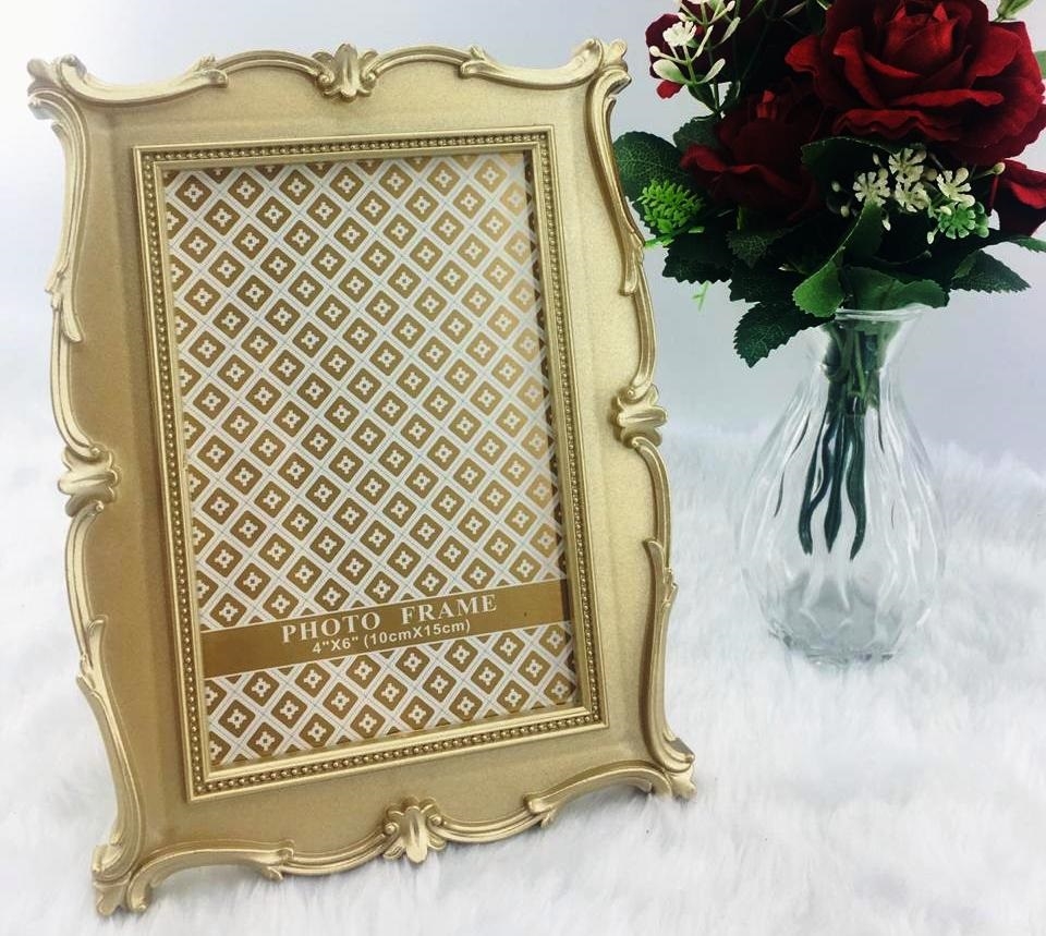 Porta Retrato Plástico Colonial Dourado