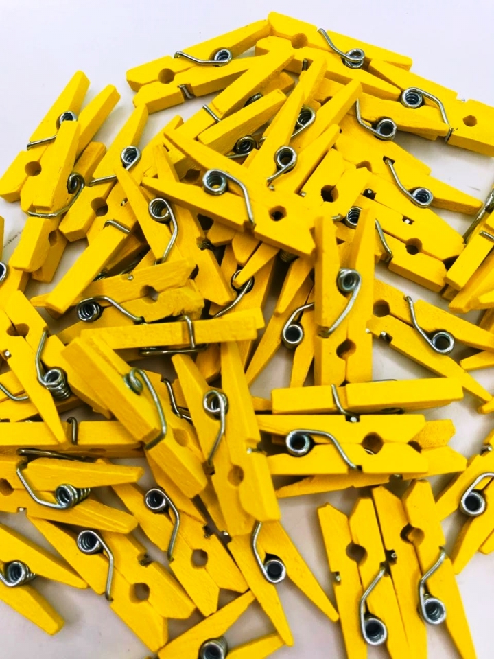 Mini Prendedor de Madeira - Amarelo