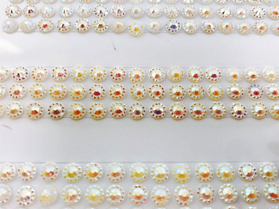 Diamante Adesivo em Cartela 6mm - Irizado