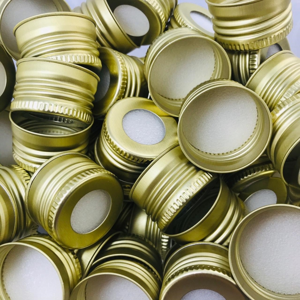 Tampa Alumínio Vazada 28mm - Dourado