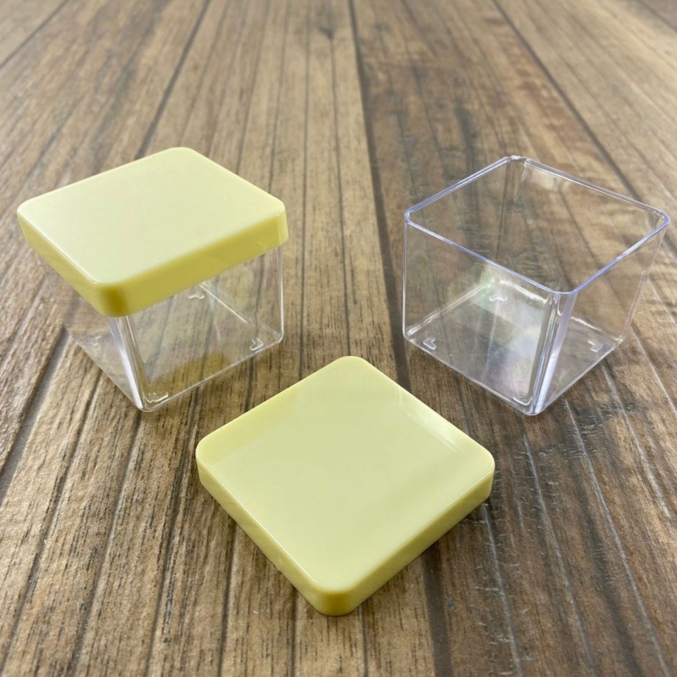 Caixa Acrílica 5x5cm - Tampa Amarelo Candy