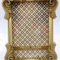 Porta Retrato Plástico Provençal - Dourado